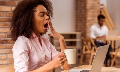 3 astuces pour rester éveillé au travail sans boire de boissons énergisantes